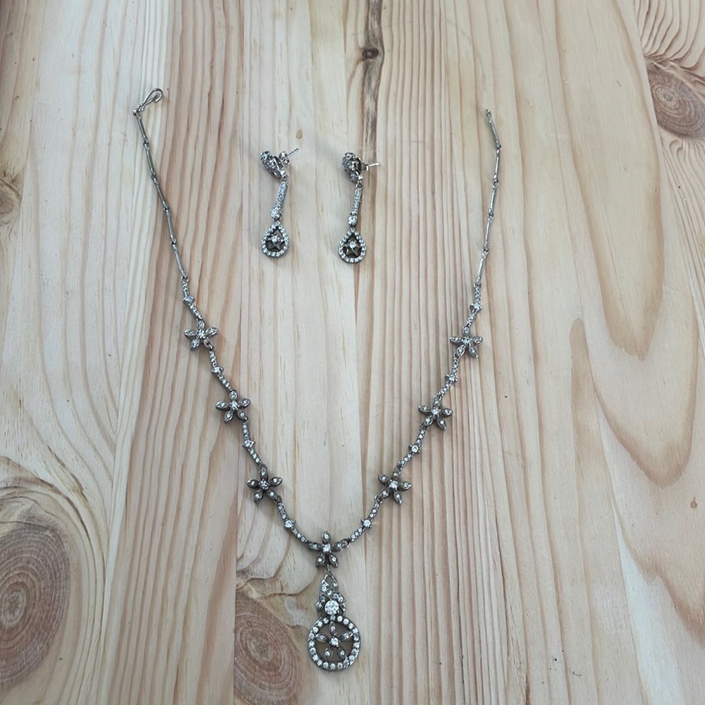 Necklace and earring set